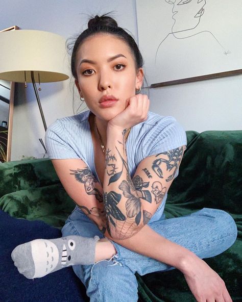 Tattoo Poses For Women, Corporate Women With Tattoos, Tattoo Artist Quotes, Tattoo Artist Business Cards, Tattoos 2022, Fresh Rose Face Mask, Corporate Portraits, Branding Corporate, Corporate Women