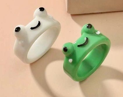 Clay Rings Frogs, Cute Clay Rings Aesthetic, Clay Ring Ideas Aesthetic, Cute Clay Rings Ideas, Clay Crafts Ring, Clay Crafts Frog, How To Make Clay Rings, Pate Fimo Aesthetic, Ring With Clay