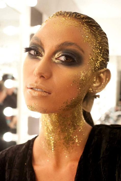 Fashion Show Makeup, Goddess Makeup, Make Up Gold, Gold Makeup Looks, Makeup Gold, Show Makeup, Gold Costume, Runway Makeup, Golden Goddess