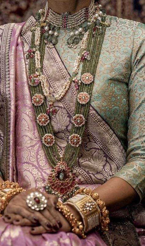 Diamond Chocker, Moti Necklace, Rajasthani Jewellery, Gold Jewelry Prom, Diamond Necklace Indian, Jewelry Prom, Indian Jewelry Earrings, Sabyasachi Jewellery, Antique Gold Jewelry Indian