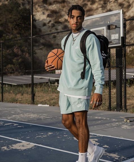 Basketball Aesthetic Outfit, Athleisure Outfits Men, Crew Socks Outfit, Jean Victor, Aesthetic Guy Outfits, Aesthetic Clothes Men, Basketball Aesthetic, Male Athletes, Athletic Aesthetic