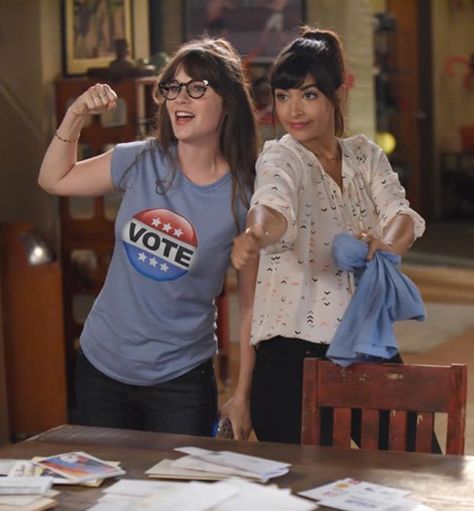 Jess and cece New Girl Style, Friend Costumes, Friend Quiz, Duo Costumes, Jessica Day, Buzzfeed Quizzes, Best Duos, Zooey Deschanel, Tv Girls