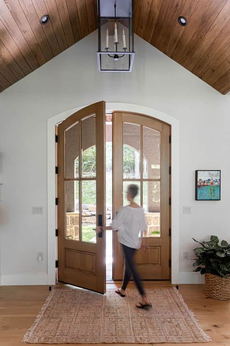 European inspired dream house in the mountains of Western North Carolina Ranch Home Entryway, House In The Mountains, Loft Penthouse, House Mediterranean, Condo Loft, Western North Carolina, Mountain Homes, Shabby Chic Homes, Sustainable Home