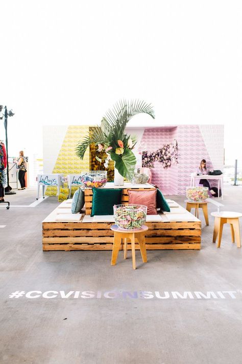 Outside seating event ideas Festival Seating, Event Decor Ideas, Monique Coleman, Decorations Flowers, Pallet Lounge, Spring Events, Corporate Event Design, Iskra Lawrence, Create Cultivate