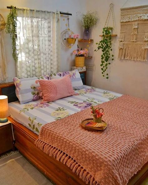 37 Aesthetic Room Ideas for a Trendy Space Boho Bedroom Decor Ideas, Affordable Mattress, Bed Design Ideas, Indian Room, Colorful Room Decor, Indian Bedroom Decor, Indian Room Decor, Indian Bedroom, Simple Living Room Decor