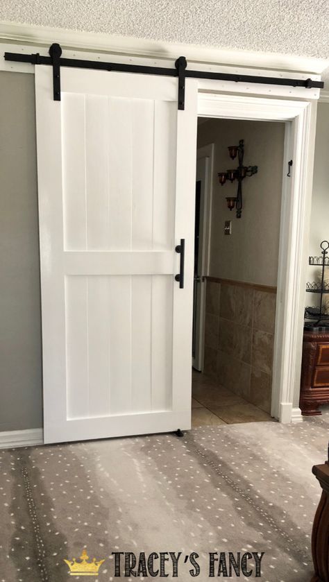 Farmhouse Closet Doors Sliding, Farmhouse Bathroom Door Ideas, Farmdoors Bedroom, Farmhouse Slider Door, Farmhouse Doors Sliding, Hallway Sliding Doors, Barn Door Master Bath, Diy Farmhouse Sliding Door, Barn Door Entryway