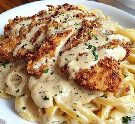 Crispy Chicken With Creamy Pasta, Crispy Chicken Pasta Recipes, Crispy Chicken Pasta, Crispy Chicken Alfredo, Chicken Fritta, Dreamsicle Salad Recipe, Pasta And Chicken, Chicken Caesar Pasta, Crispy Chicken Recipes