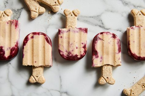 Dog Smores, Dog Popsicles Recipe, Dog Popsicles, Treat Business, Popsicles Recipe, Frozen Dog Treats, Dog Ice Cream, Easy Dog Treats, Healthy Dog Treats Homemade