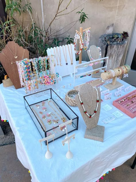 Jewellery Display Ideas Market Stalls Jewelry Stand, Bracelet Stall Ideas, Jewellery Pop Up Display, Clay Bead Bracelet Pop Up Stand, Bracelet Stand Display, Bracelet Pop Up Stand Ideas, Jewellery Stall Display Ideas, Pop Up Jewelry Shop Display, Bracelet Stall