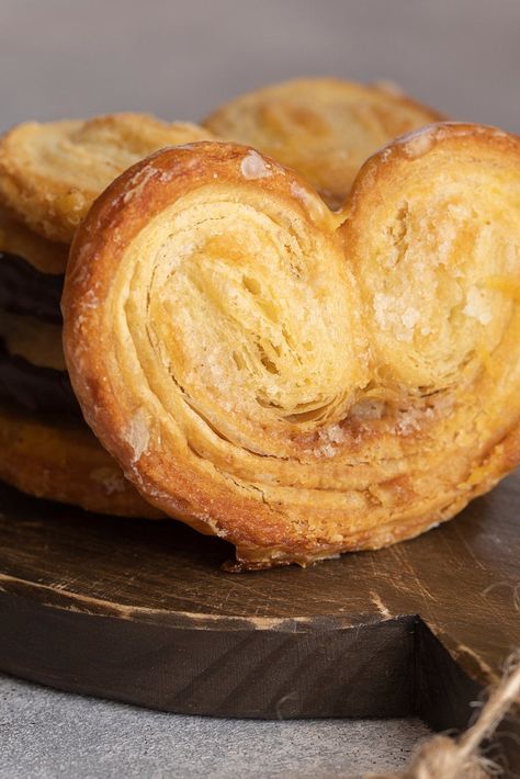 This is classic recipe for State Fair Elephant Ears yields, sweet, crispy pieces of pastry coated in a delicious cinnamon sugar for a sweet treat everyone will love. Elephant Ears are actually pretty easy to make at home with just 4 simple ingredients! Elephant Ears Cookies Recipe, Philo Dough Cookies, Easy Palmiers Recipe, Elephant Ear Cookies Puff Pastry, Elephant Ear Recipe, Puff Pastry Elephant Ears Recipe, Elephant Ear Pastry, Elephant Ear Cookies, Best Butter Tart Recipe