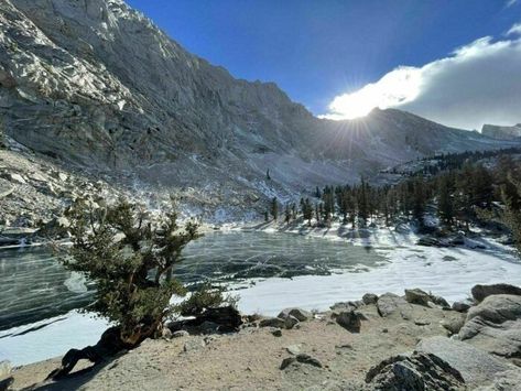 The Hike To A Frozen Alpine Lake In Northern California Is Nothing Short Of Magical Lone Pine California, California Hiking, Winter Hike, California Hikes, Lone Pine, Only In Your State, Mountains Hiking, Pine Lake, Nature Hikes