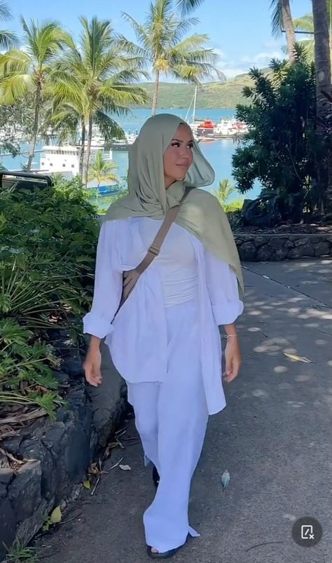 University Outfit Summer Hijab, Hijabs Holiday Outfit, Hijabi Linen Pants Outfits, Linen Pants Hijab Outfit, Halal Outfits Summer No Hijab, Hijabi Cruise Outfits, Dubai Modest Outfits, Vacation Hijab Outfit, Muslim Vacation Outfits