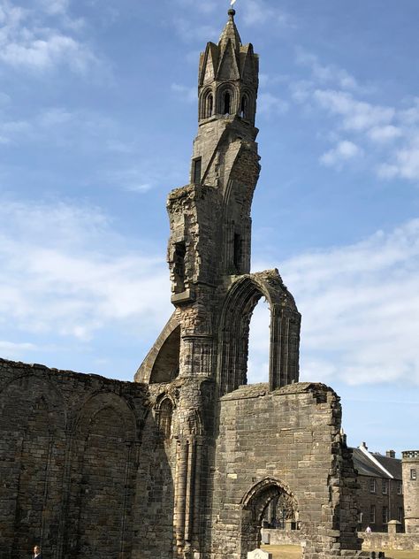 Scotland Buildings, Scotland Ruins, Old Ruins Architecture, Gothic Ruins Architecture, Scottish Architecture, Castle Ruins Scotland, St Andrews Scotland, Castle Exterior, Medieval Tower