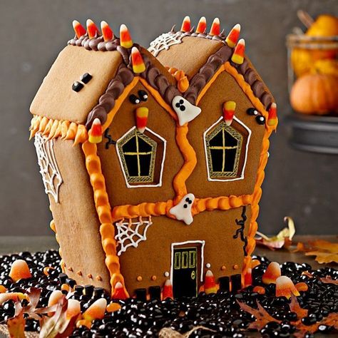 Halloween Headstone, Haunted Gingerbread House, Halloween Gingerbread House, Halloween Gingerbread, Fun Halloween Desserts, Make A Gingerbread House, Gingerbread House Kits, Chasing Fireflies, Gingerbread House Decorations