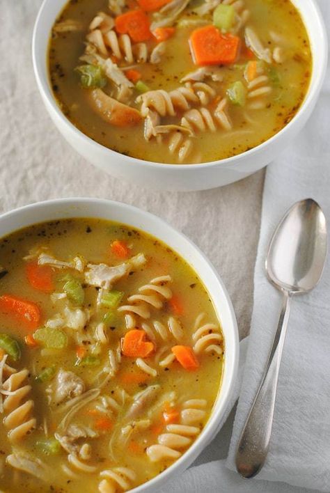 Homemade chicken soup with soft noodles - great comfort food for sick days and sore throats Soup For Sore Throat, Best Sick Food, Foods For Sore Throat, Soup For Sick, Vegetable Puree Soup, Soothe A Sore Throat, Sick Food, Grilled Dinner Recipes, For Sore Throat