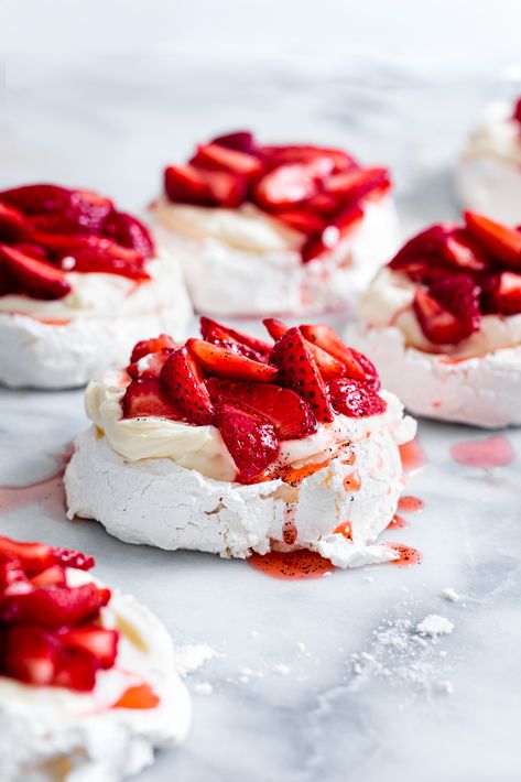 Mini pavlova meringues topped with cheesecake mousse and macerated strawberries make the ultimate dessert. They're great for entertaining or for any occasion!  #californiastrawberries #minipavlovas #pavlova #strawberrydesserts #entertaining #dessertrecipes #cheesecake #summerentertaining #cheesecakepavlovas Strawberry Cheesecake Mini, Australian Pavlova, Pavlova Toppings, Meringue Recipes, Strawberry Pavlova, Mini Pavlovas, Pavlova Dessert, Mini Meringues, Baked Meringue