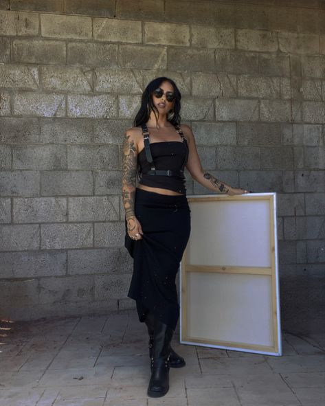 Artist with canvas. Artist insp, canvas painting, all blacl outfits, harness outfit, dark academia art, alternative style Harness Outfit Aesthetic, Ig Fits, Alt Summer Outfits, Venus Sign, Office Goth, Harness Outfit, Art Alternative, Dark Academia Art, Outfit Dark