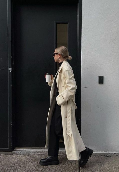 Scandi Trench Coat, Scandi Autumn Outfits, White Leather Coat Outfits, White Trench Outfit, Neutral Trench Coat Outfit, Off White Trench Coat Outfit, White Leather Trench Coat, White Leather Trench Coat Outfit, White Trench Coat Outfit