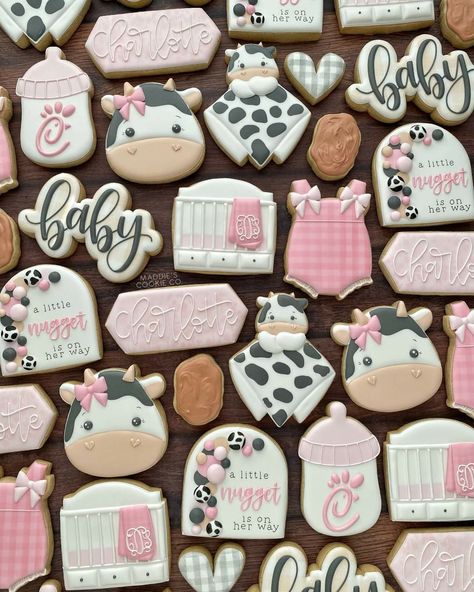 Cow Baby Shower Cookies, Cow Baby Shower, Cow Baby Showers, Wolf Pup, Shower Cookies, Baby Cookies, Creative Cookies, Pink Cow, Cookie Inspiration