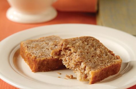 This recipe for Cinnamon Applesauce Bread uses Post Bran Flakes and warm spices. It's great for breakfast or snacking. Learn how to make it today! Bran Flakes Recipes, Cinnamon Applesauce Bread, Bran Flakes Cereal, Applesauce Bread Recipe, Chunky Applesauce, Pumpkin Pecan Bread, Bran Flakes, Flake Recipes, Applesauce Bread