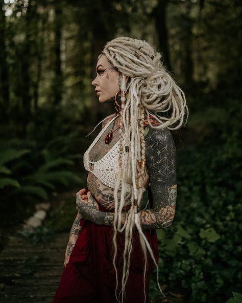 White Girl Dreads, Viking Queen, Dreadlocks Girl, Blonde Dreadlocks, Types Of Hair Color, Blonde Dreads, Light Pink Hair, Dreads Girl, Beautiful Dreadlocks