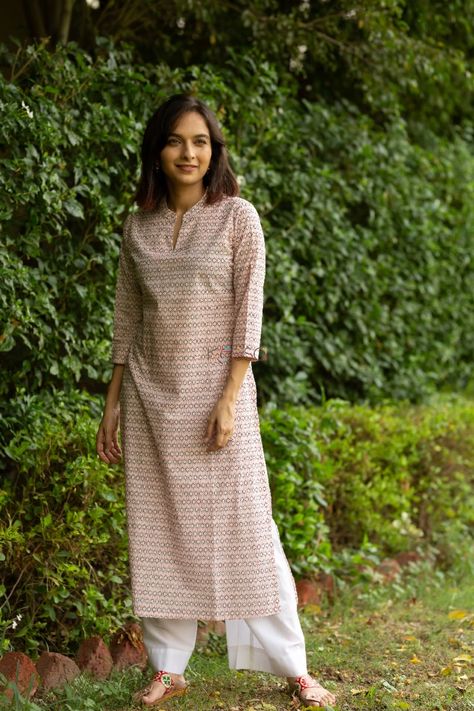 Cotton Straight Kurti Designs, Long Kurta Designs, Tailoring Ideas, Simple Kurtis, Casual Cotton Dress, Formal Pant, Cutwork Blouse, Long Kurta, Cutwork Blouse Designs