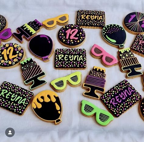 Neon Halloween Cookies, Glow In The Dark Cookies, Glow Party Cookies, Flood Icing, Icing Design, Party Cookies, Iced Biscuits, Glow Birthday, Dark Party