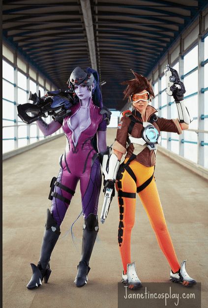 Check Out This Absolutely Fantastic Widowmaker Cosplay - Geek Universe - Geek | Fanart | Cosplay | Pokémon GO | Geek Memes | Funny pictures Deku Cosplay, Overwatch Cosplay, Video Game Cosplay, Awesome Cosplay, Diy Kostüm, Epic Cosplay, Cosplay Tutorial, Cosplay Tips, Amazing Cosplay