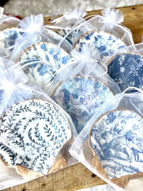 This listing is for: 🐚BLUE & WHITE scallop shell ring dish bridal shower favor 🐚Bulk luxury beach wedding coastal favor dish.  🐚CHINOISERIE shell ring dish favor. Blue and White Floral Serena and Lily style Decoupaged scallop shell trinket ring, Aipods, soap or catch all dish gift, offered as a destination wedding favor, beach wedding luxury favor, baby shower favor or bridal shower favor DO YOU WANT A SPECIFIC DESIGN OR GROUP OF DESIGNS PICTURED? - send me a note in the note to seller box an Blue And White Chinoiserie Wedding Decor, Coastal Theme Engagement Party, Dusty Blue Wedding Favors, Blue Hydrangea Bridal Shower Ideas, Coastal Grandmother Aesthetic Wedding, Chinoiserie Bridal Shower Decor, Beachy Bridal Shower Ideas, Coastal Beach Wedding, Coastal Wedding Decorations