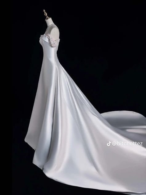 Plain Satin Wedding Dress, Wedding Dress Pronovias, Wedding Prayer, Future Costume, Pronovias Wedding Dress, Long Sleeve Wedding Dress Lace, Dream Dresses, Satin Wedding Dress, Satin Wedding