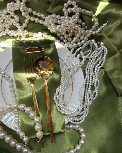 Fancy Details… #accessories #pearl #decor Pearls And Champagne Aesthetic, Pearl Party Decorations, Pearl Themed Party, Pearl Bridal Shower, Martini Party, Pearl Party, Accessories Pearl, Wedding Moodboard, Champagne Party