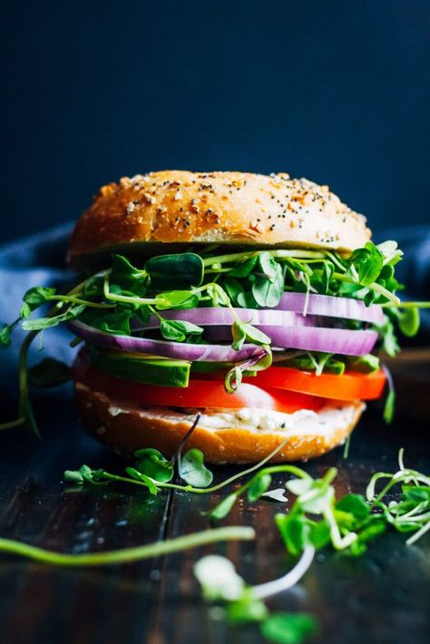 This is the ultimate vegan bagel sandwich - totally customizable and 100% delicious, it'll be a hit at your breakfast table! Vegan Bagel Sandwich, Vegan Bagel, Vegan Sandwich Recipes, Bagel Sandwich, Vegan Sandwich, Best Sandwich, Grilling Recipes, Plant Based Recipes, Pita