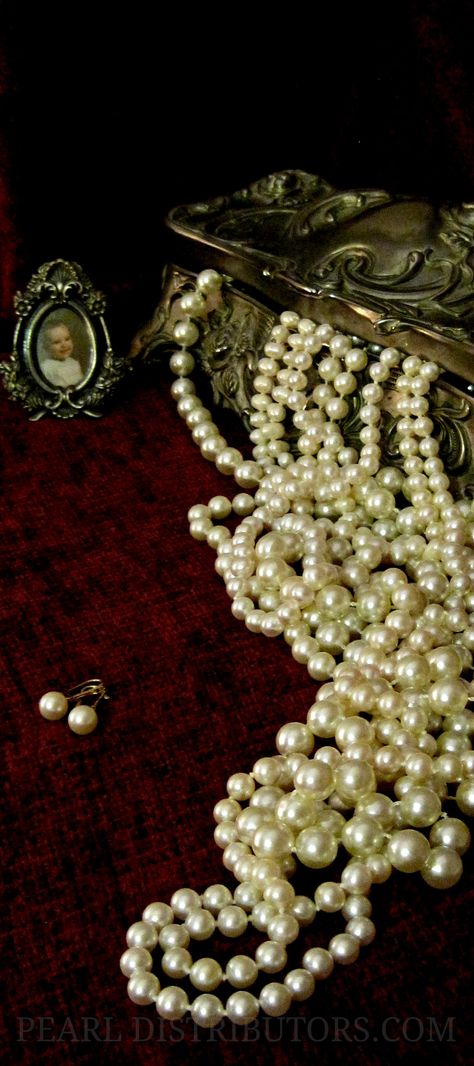 Atropos Aesthetic, Pearls Dark Aesthetic, Red Mermaid Aesthetic, Vintage Pearls Aesthetic, Cancerian Aesthetic, Pearls Aesthetic, Pearl Aesthetic, Pearl Love, Jewelry Pearl