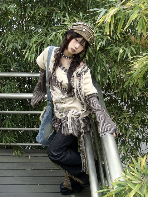 Grunge Acubi Fashion, Outfit Ideas Japanese Style, Igari Fashion Style, Y2k Layered Outfits, Igari Clothes, Heisei Retro Outfit, Swamp Outfit, 2000s Asian Fashion, Japanese Grunge Fashion