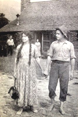 History Lovers Club on Twitter: "Appalachia, 1915. See more photos: https://t.co/QWkg56o2vg… " Appalachian People, Lost Film, Interesting History, Vintage Pictures, Vintage Photographs, Historical Photos, Vintage Photography, Old Pictures, Vintage Images