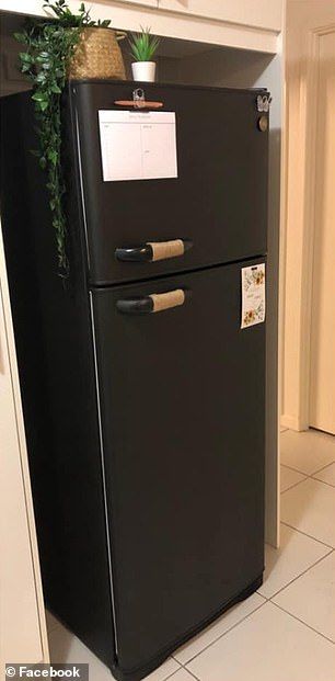 Black Fridge Kitchen Ideas, Old Fridge Makeover, Decor On Top Of Fridge, Black Refrigerator Kitchen, Black Fridge Kitchen, Fridge Decoration Ideas, Top Of Fridge Decor, Boho Fridge, Top Of Fridge