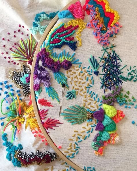 فن النسيج, Abstract Embroidery, Crazy Quilting, Embroidered Art, Creative Embroidery, Hand Embroidery Art, Modern Embroidery, Embroidery Hoop Art, Embroidery Craft