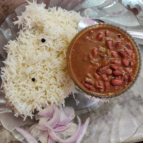 What else can be better than this?? Homemade Rajma Chawal😍😍 #rajmachawal #rajma #chawal #onion #salad  #foodfood #instagood #food #sweet… Rajma Chawal Snap, Rajma Chawal Snapchat, Rajma Chawal, Onion Salad, Friend Lyrics, Hand Pic, Food Sweet, Girl Hand, Best Friend Lyrics