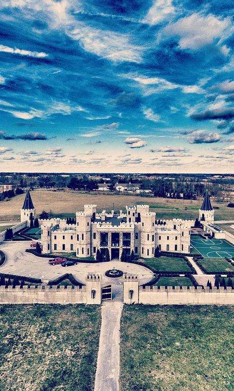 Kentucky Castle, Interior Castle, Castle Rooms, Kentucky Travel, Travel Bucket List Usa, Castle Hotel, My Old Kentucky Home, Vacation Days, Lexington Kentucky