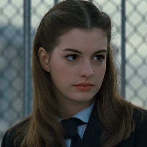 Anne Hathaway - Mia Thermopolis The Princess Diaries Aesthetic, Princess Diaries Aesthetic, Ideal Guy, Diaries Aesthetic, The Princess Diaries, Princess Diaries, Online Quiz, Mia 3, Increase Sales