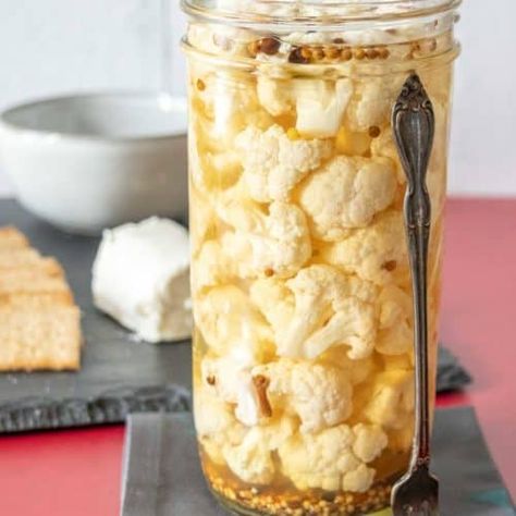 Pickled Cauliflower - stetted Sweet Pickled Cauliflower Recipe, Easy Pickle Recipe, Easy Pickling Recipes, Easy Pickle, Pickled Vegetables Recipe, Fruit Leather Recipe, Pickled Cauliflower, Dill Pickle Recipe, Raw Veggies