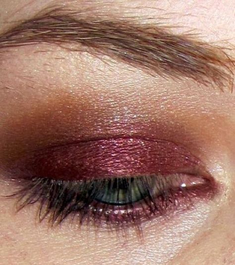 Purple Eyeshadow, Olivia Palermo, Eye Make, Makeup Revolution, Pretty Makeup, Beautiful Makeup, All Things Beauty, Gigi Hadid, An Eye