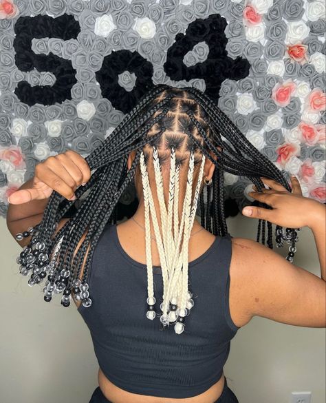 Peekaboo Braids, Choppy Bob Hairstyles For Fine Hair, Braids Hairstyles For Black Women, Peekaboo Hair, Colored Braids, Feed In Braids Hairstyles, Box Braids Hairstyles For Black Women, Cute Box Braids Hairstyles, Quick Braided Hairstyles