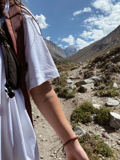 Mountain Thigh Tattoos Men, Mountain Tattoo Back Of Neck, Cute Simple Back Tattoos, Bc Tattoo Ideas, Outdoorsy Tattoos Nature Women, Mountain Reflection Tattoo, Tattoo Ideas Outdoors, Mini Mountain Tattoo, Granola Girl Tattoo Ideas