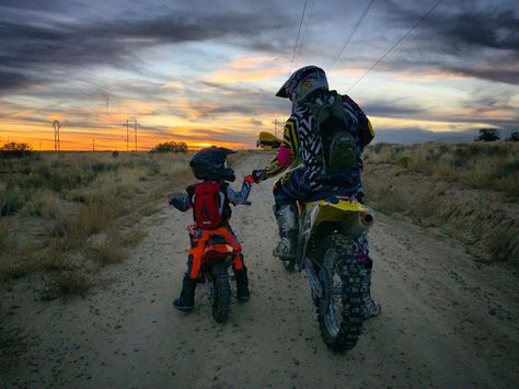 Like father like son ❤️ Motocross Baby, Motocross Love, Image Moto, Like Father Like Son, Motorcross Bike, Motorcycle Photography, Moms Goals, Bike Photoshoot, Dream Family