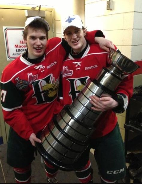 Drouin and Mackinnon with the presidents cup Halifax Mooseheads, Nate Dogg, Presidents Cup, Sidney Crosby, Stanley Cup Champions, Colorado Avalanche, Hockey Jersey, Hockey Players, Moose