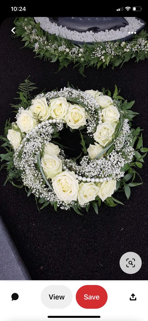 Dekoratívne Vence, Budget Landscaping, Grave Flowers, Church Flower Arrangements, Creative Flower Arrangements, Memorial Flowers, Cemetery Flowers, Flower Arrangements Simple, Modern Flower Arrangements