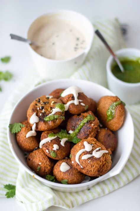 Zelf falafel balletjes maken | Recept | Betty's Kitchen Vegetarian Lunch, Food Platters, Greens Recipe, Easy Food To Make, Healthy Lunch, Family Meals, Asian Recipes, Diet Recipes, Vegetarian Recipes