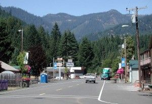 Oregon Town, Oregon Caves, Small Towns Usa, Oregon Waterfalls, Small Town America, Small Town Life, Evergreen Forest, State Of Oregon, Free Camping