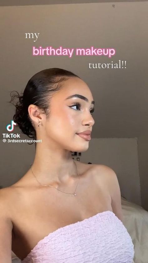 Glitterati Glam: Sparkling Makeup for a Glamorous Night Make Up For Birthday Makeup, How To Do Birthday Makeup, Birthday Make Up Looks Natural, Birthday Makeup Easy, Natural Makeup For Birthday, Quince Guest Makeup, Cute Simple Birthday Makeup Looks, Aesthetic Birthday Makeup, Simple Glam Makeup Tutorial